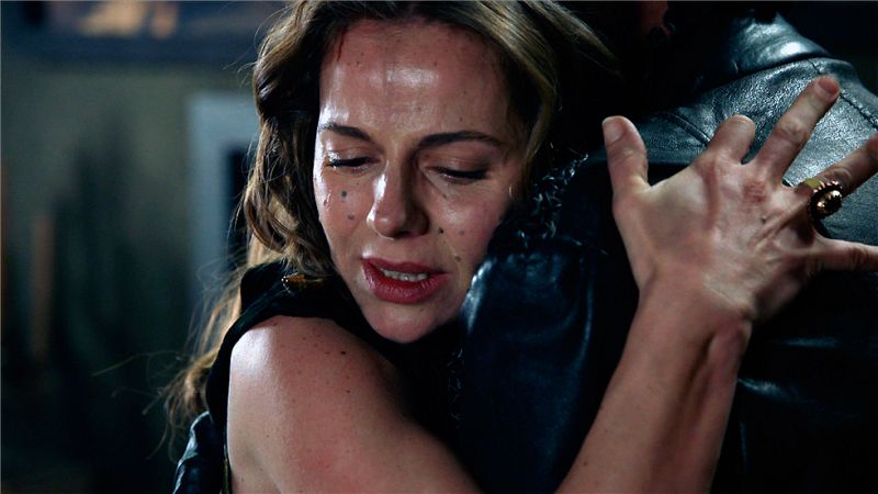 �guila Roja - El reencuentro de Lucrecia y Hern�n: "�Est�s vivo!"