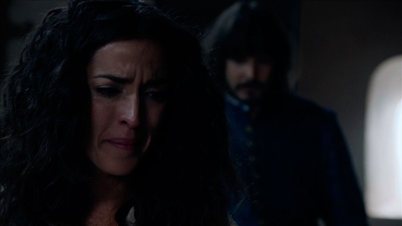 �guila Roja - "�Te acostaste con ella?"