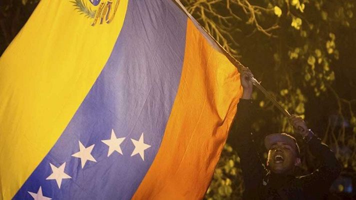 Telediario 1 - Tras la victoria de la oposición se abre un abanico de posibilidades en Venezuela