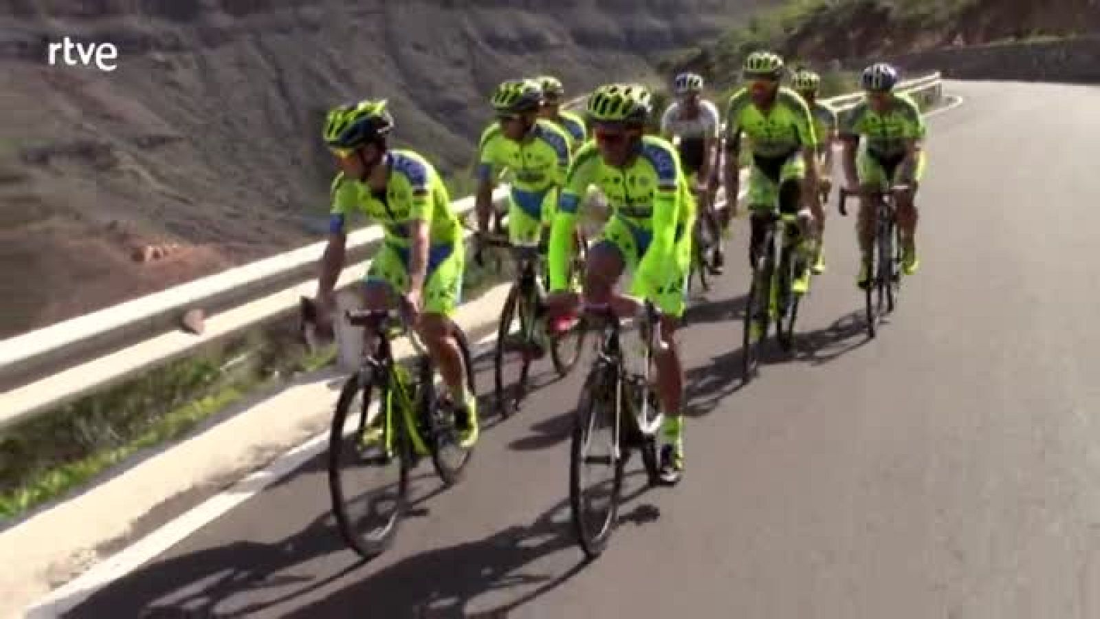 Contador celebra su cumpleaños entrenando en Gran Canaria | Ver