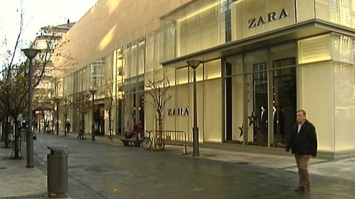 Telediario 1 - Las grandes marcas eligen edificios históricos en calles emblemáticas para instalar sus tiendas insignia