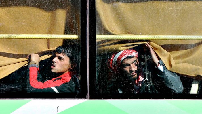 Telediario 1 - Evacúan de Homs a los últimos rebeldes y civiles que quedaban en la ciudad siria