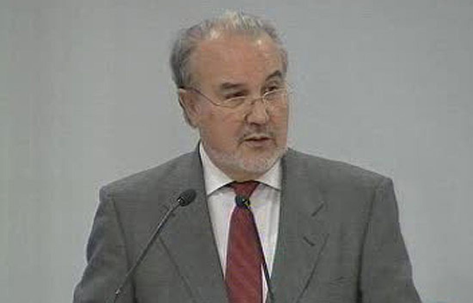 Solbes anuncia 29.000 millones de ayudas a las pymes | Ver