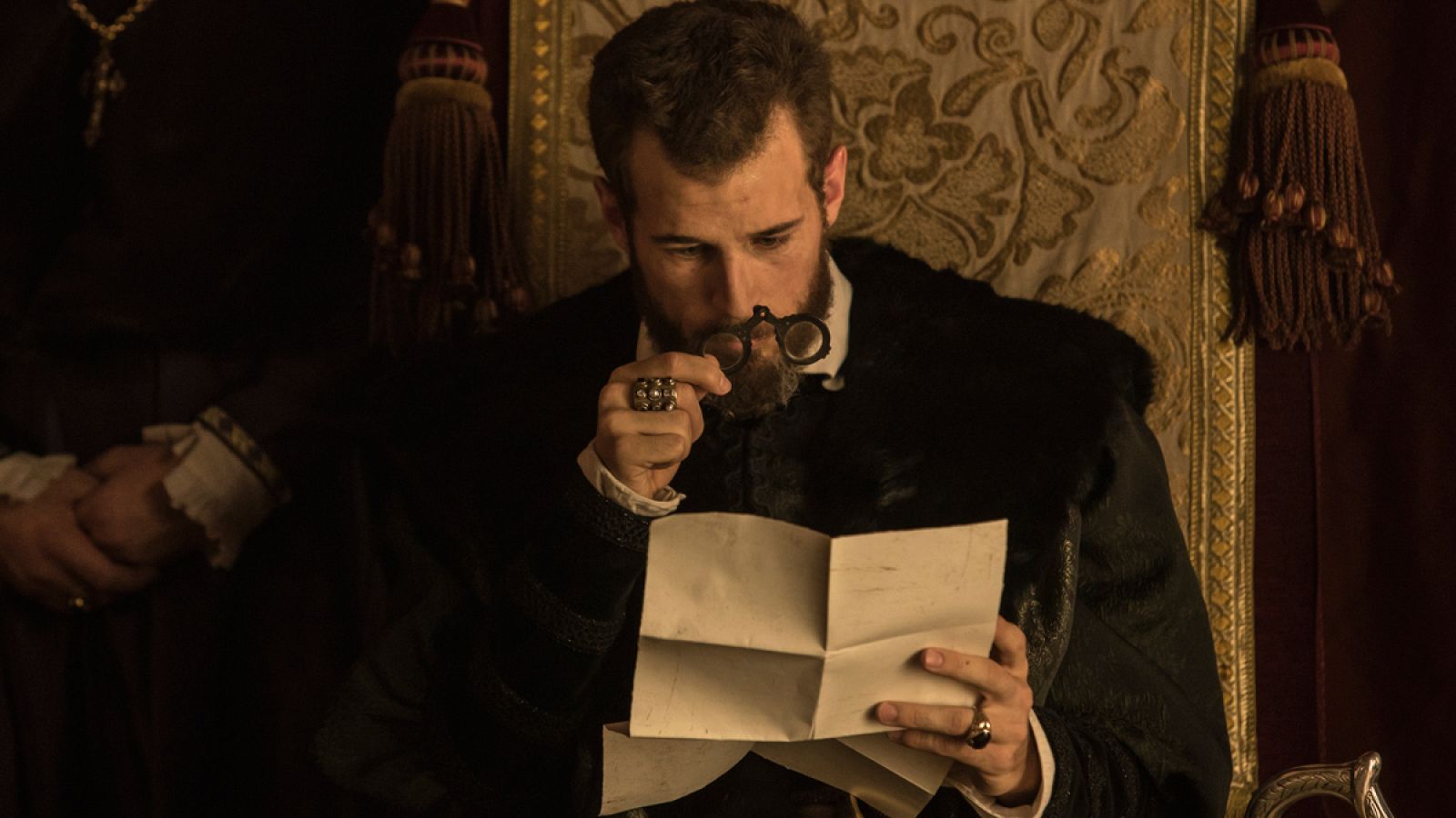 Carlos, Rey Emperador - Carlos V abdica | Ver