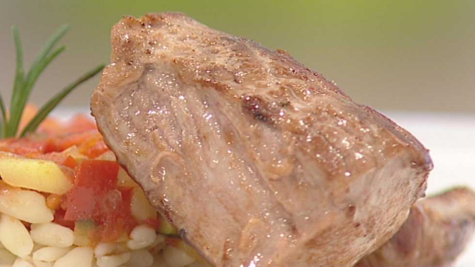 Cocina con Sergio - Pisto con trigo tierno y medallón de solomillo - Ver ahora