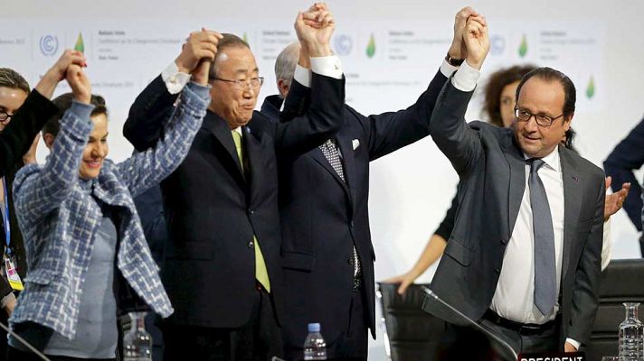 Telediario 1 - Pacto histórico en París: 195 países y la UE aprueban un acuerdo global contra el cambio climático