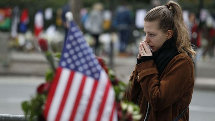 Telediario 1 - Actos en París en recuerdo de las víctimas un mes después de los ataques