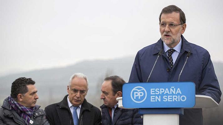 Telediario 1 - Mariano Rajoy vuelve a la caravana electoral y dice: "Todo el mundo habla, gobernar no es fácil"