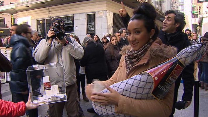 Telediario 1 - Un experimento sociológico cambia jamones por decimos de lotería