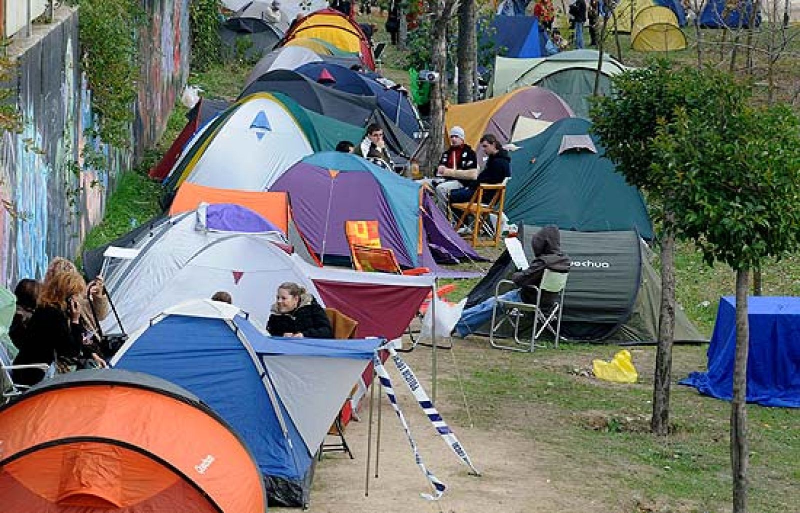 Última noche de colas para conseguir una vivienda de El Pocero de Fuenlabrada