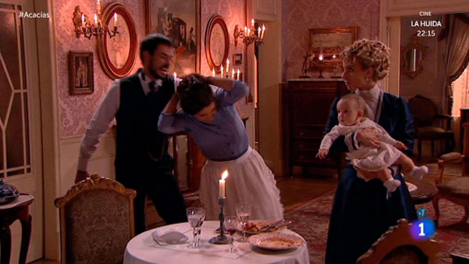 Acacias 38 - Justo tira a Manuela al suelo