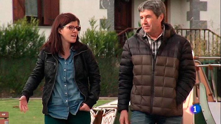 Telediario 1 - Varios municipios votan también a sus alcaldes este domingo