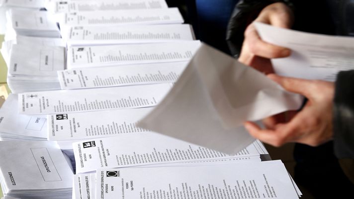 Telediario 1 - Todos los candidatos al Congreso y al Senado depositan su voto en las urnas