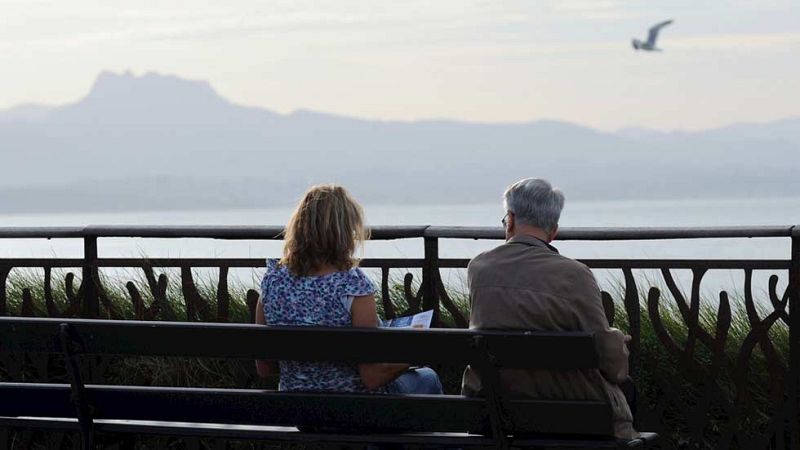 Nuboso con lluvias en el norte, y despejado en el resto de la Península
