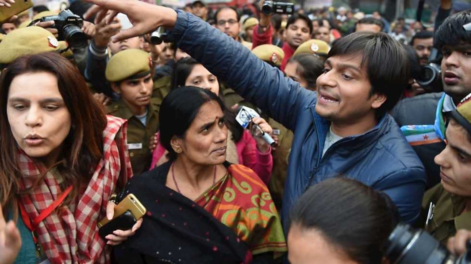 La 2 Noticias - 21/12/15 - Ver ahora