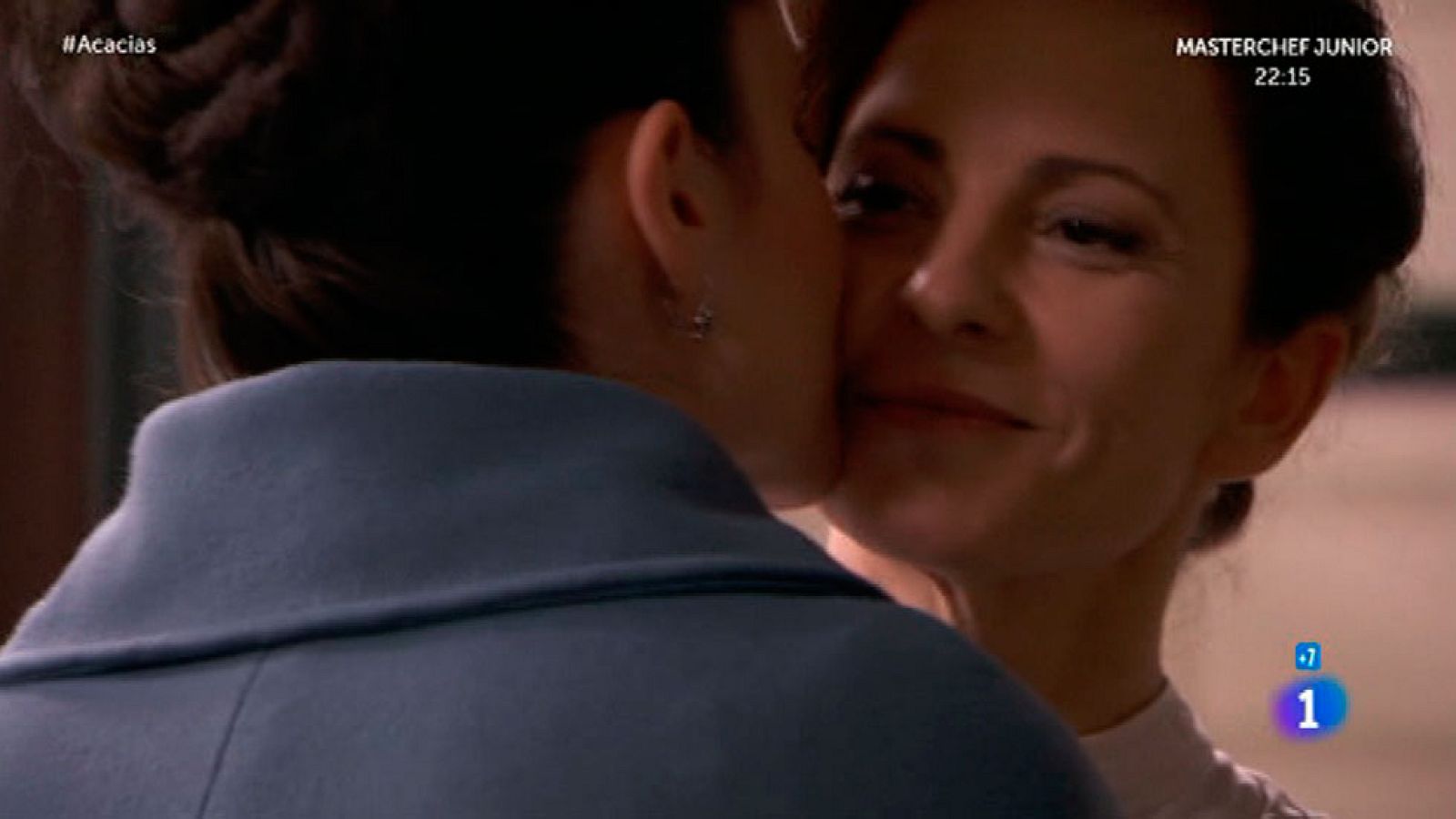 Acacias 38 - Juliana anima a María Luisa