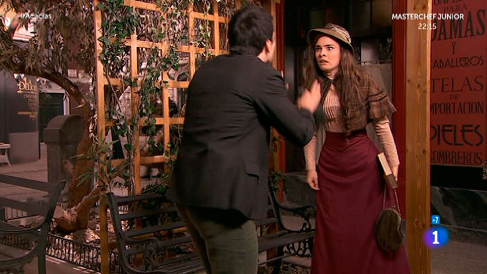 Acacias 38 - Leonor le pilla la pistola a Pablo