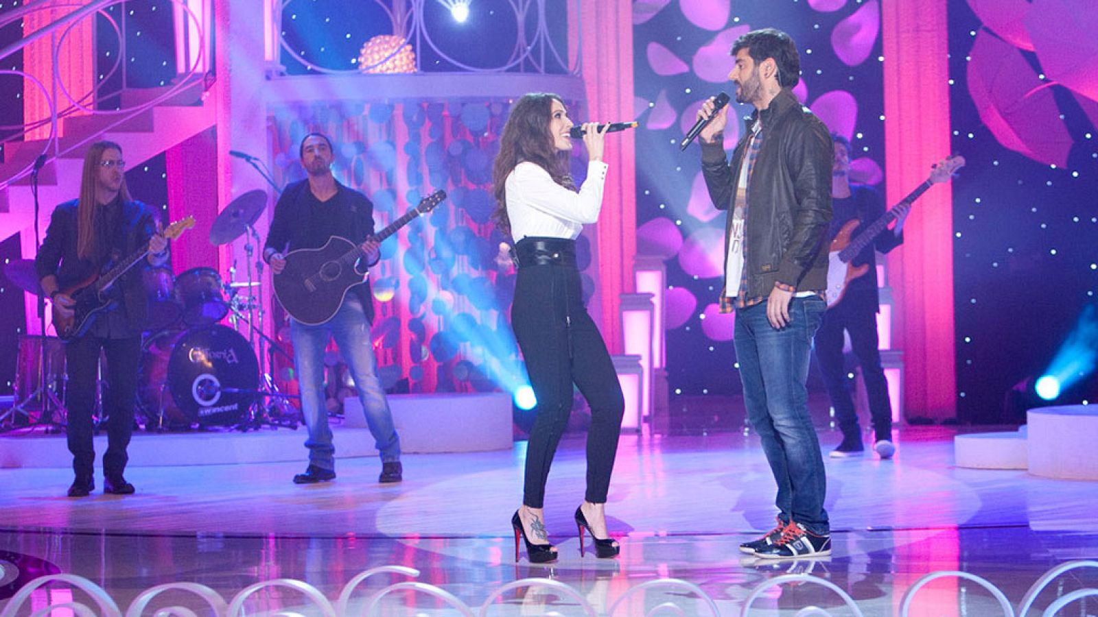 Malú canta "A prueba de ti" con Melendi