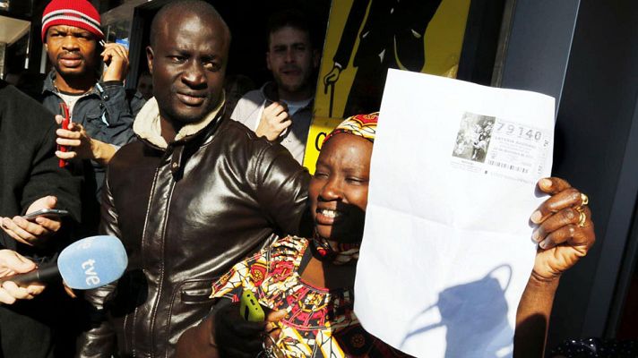 Telediario 1 - Varios inmigrantes, entre los afortunados por el Gordo