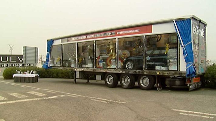 Telediario 1 - Entregan la macrocesta de la Gorda de Navidad