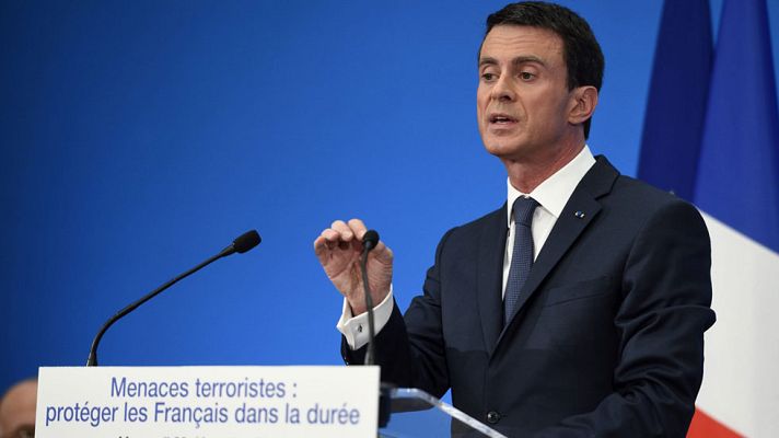Telediario 1 - La constitución francesa quitará la nacionalidad a los terroristas nacidos en Francia