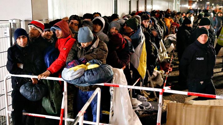 Telediario 1 - Alemania reconoce que un 8% de pasaportes sirios presentados por refugiados son falsos