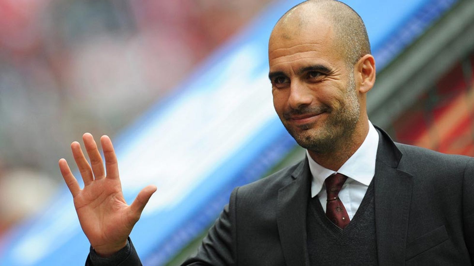 El diario 'Bild' ha revelado que Pep Guardiola habría llegado a un acuerdo con el Manchester City por 25 millones de euros brutos por temporada, un récord para un entrenador que superaría a los 18 que pagó el Chelsea a Mourinho.