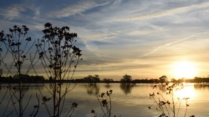 El tiempo - Viento fuerte en noroeste peninsular, Cantábrico, Navarra y Pirineos