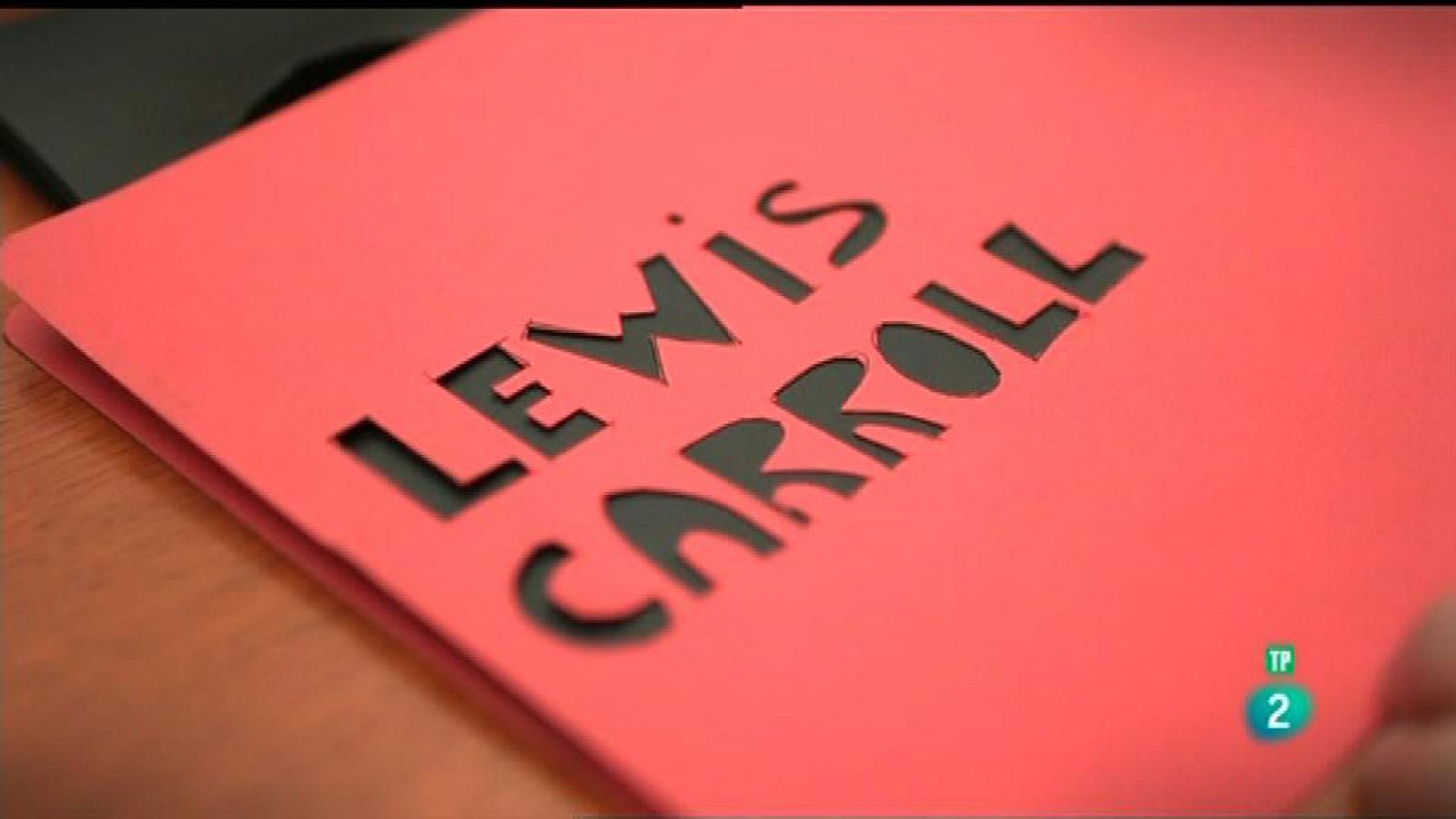 Página Dos - El aniversario : 150 años de Alicia en el País de las maravillas