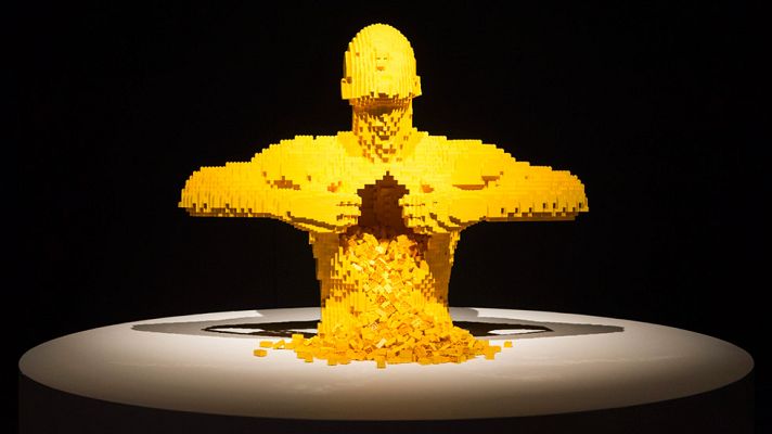 Telediario 1 - El artista estadounidense Nathan Sawaya lleva sus esculturas de piezas Lego a Roma