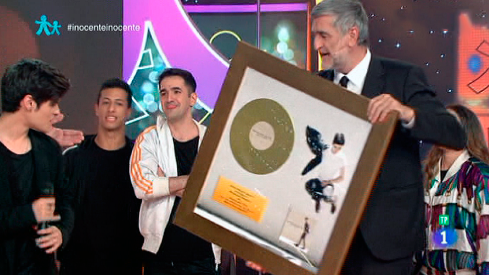 Gala Inocente Inocente 2015 - Abraham Mateo recibe su disco oro en la Gala Inocente Inocente 2015