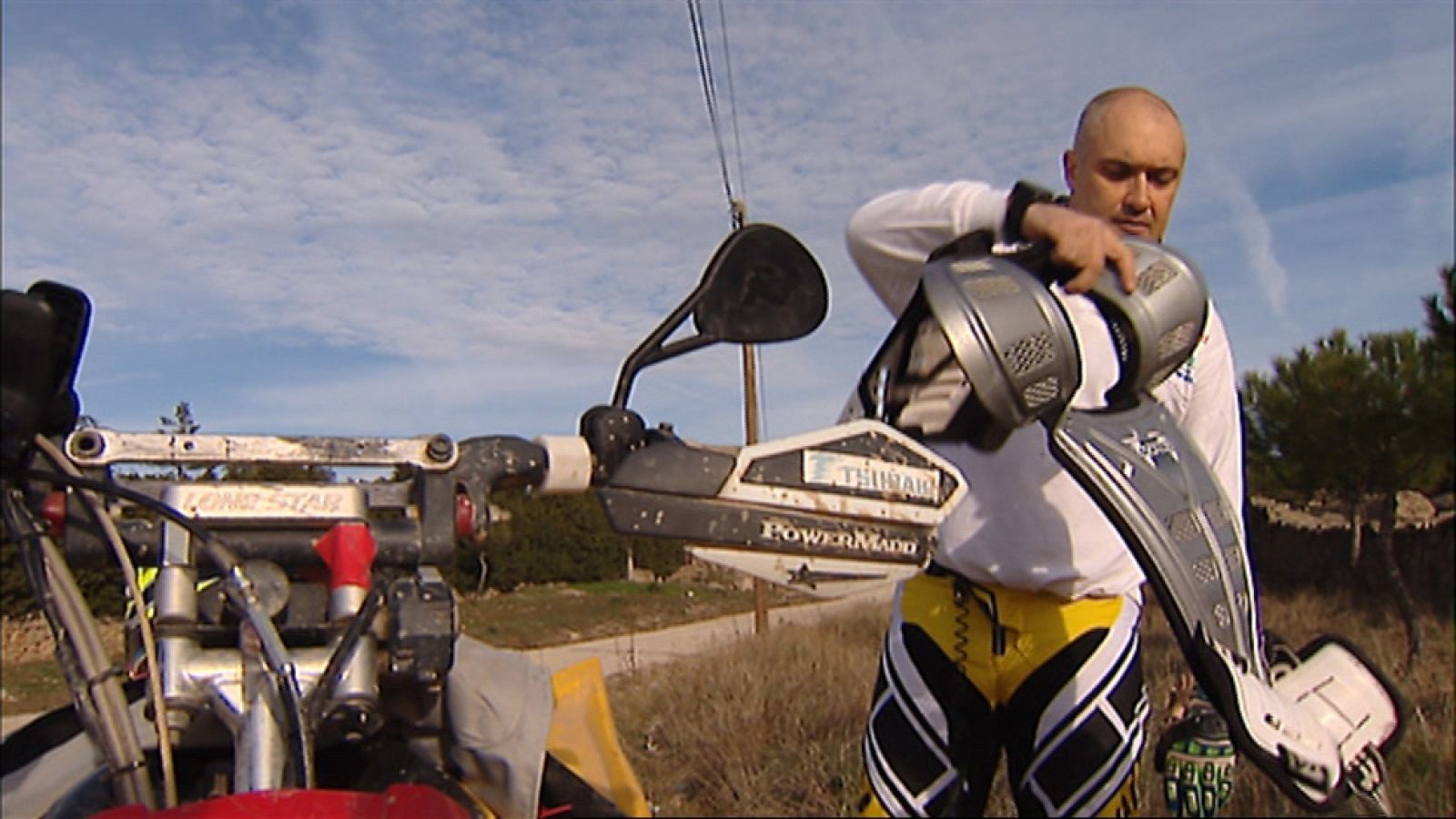 Alberto Prieto será el primer piloto en competir en el Dakar con un solo brazo útil | Ver