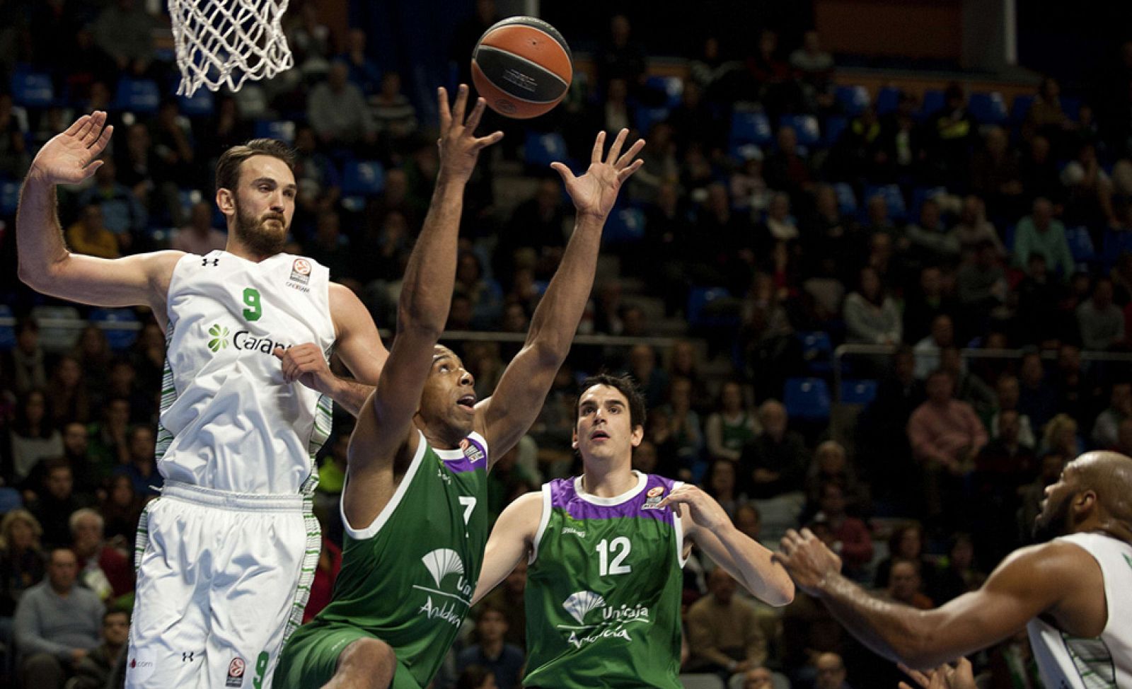 Unicaja 70-62 Darussafaka - Baloncesto en RTVE | Ver