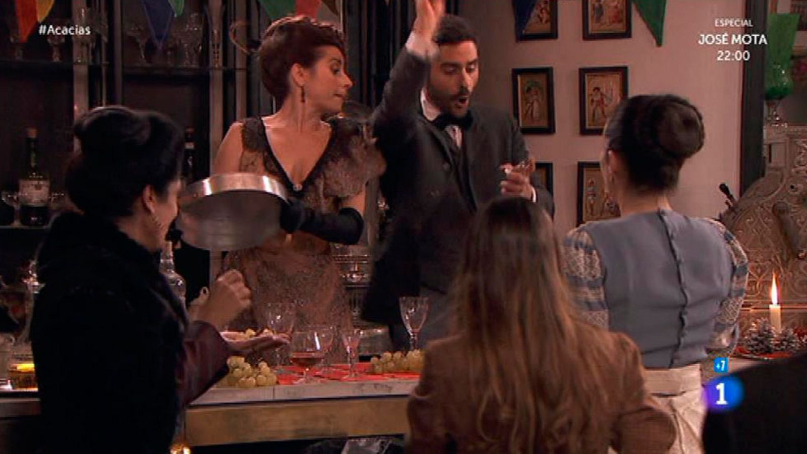 Acacias 38 - Los vecinos celebran la llegada del año 1900