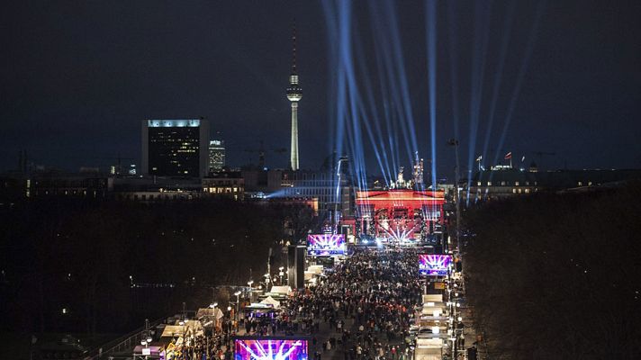 Telediario 1 - El mundo celebra la llegada de 2016