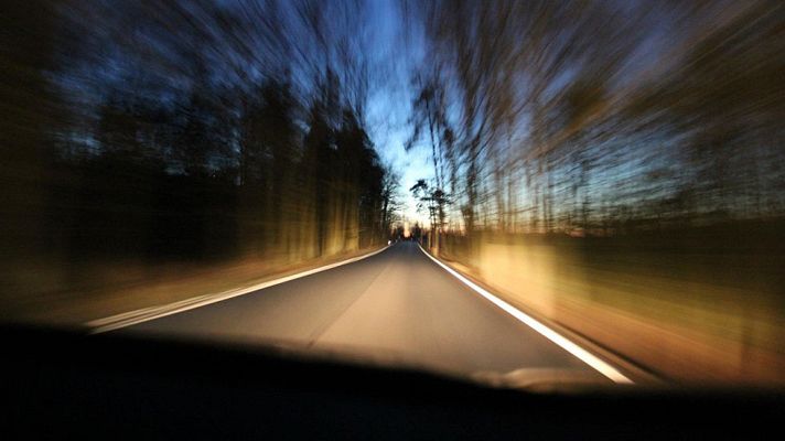 Telediario 1 - Conducir con los ojos tapados y con la ayuda de la telepatía