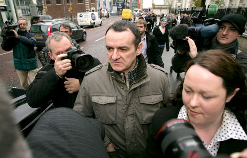 El ex preso de ETA Iñaki de Juana Chaos ha sido detenido en Belfast, la capital de Irlanda del Norte en virtud a una orden internacional de busca y captura emitida por la Audiencia Nacional.