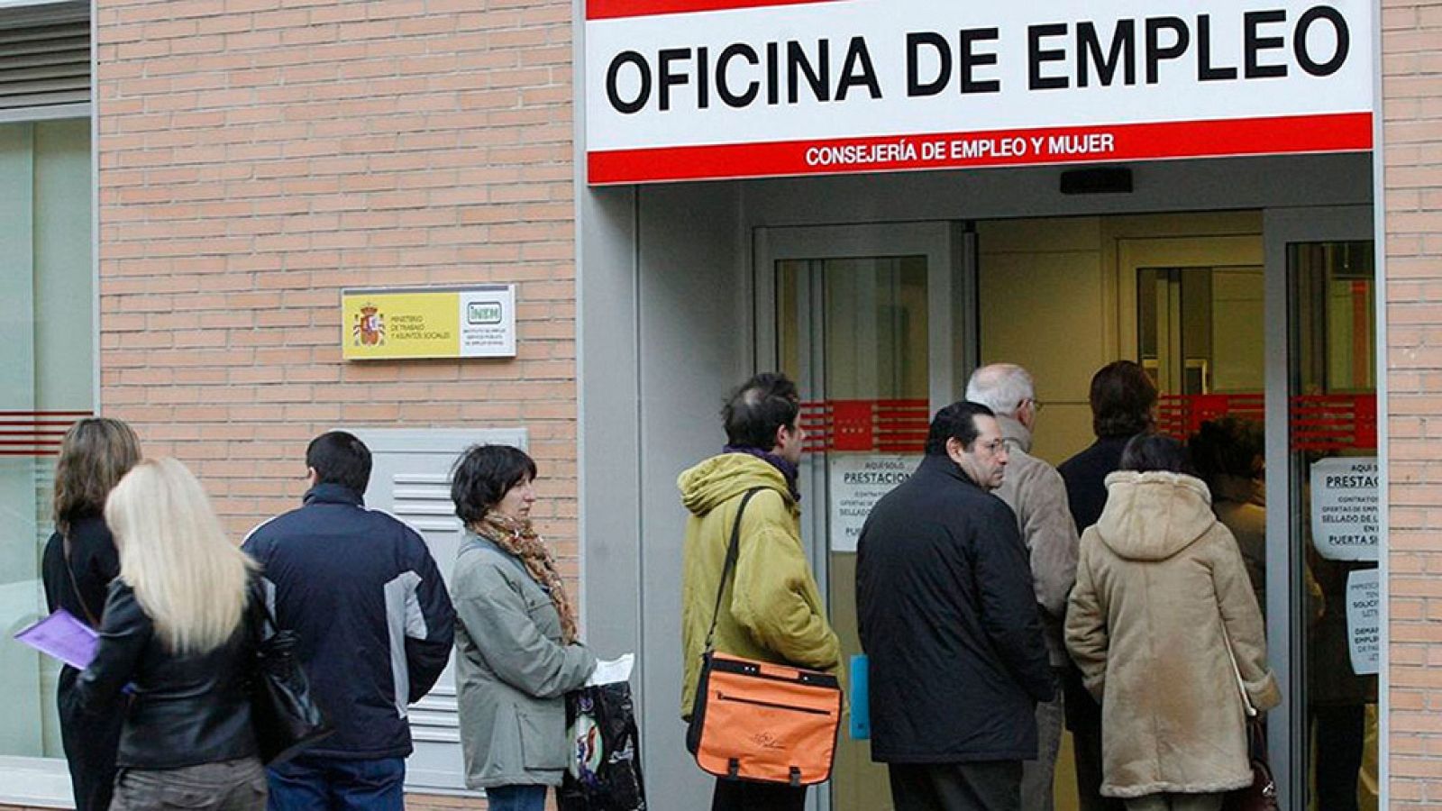 El año 2015 acaba con 533.000 ocupados más