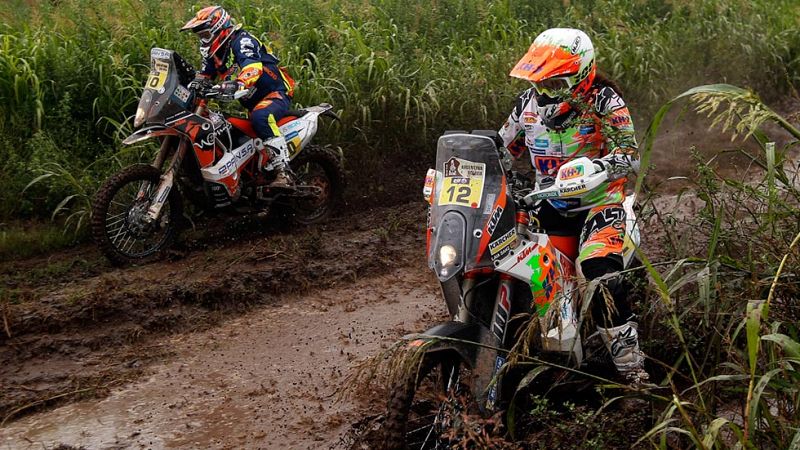 El mal tiempo aade dureza al Dakar | Ver