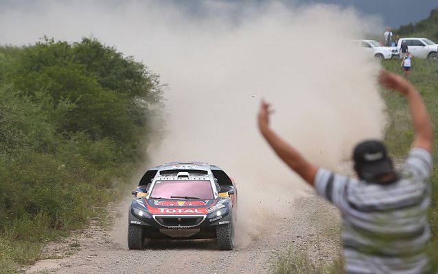 Telediario 1 - Loeb no afloja y repite triunfo en coches