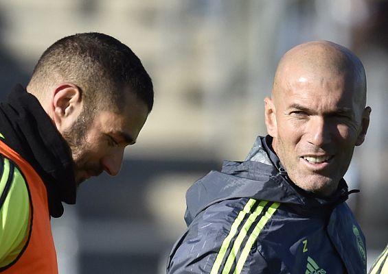 Telediario 1 - Zidane perfila su primer once para un juego ofensivo