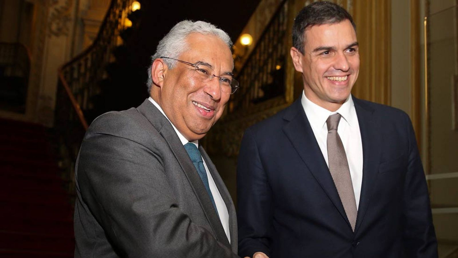 Sánchez intentará una "gran coalición de izquierdas" si Rajoy fracasa y pide poner fin a las líneas rojas - Informativo 24h | Ver