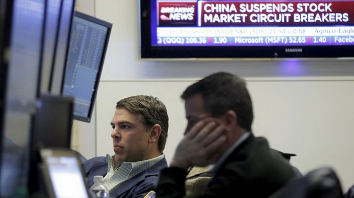 Telediario 1 - China suspende la norma que cierra de forma anticipada sus Bolsas cuando caen más de un 7%