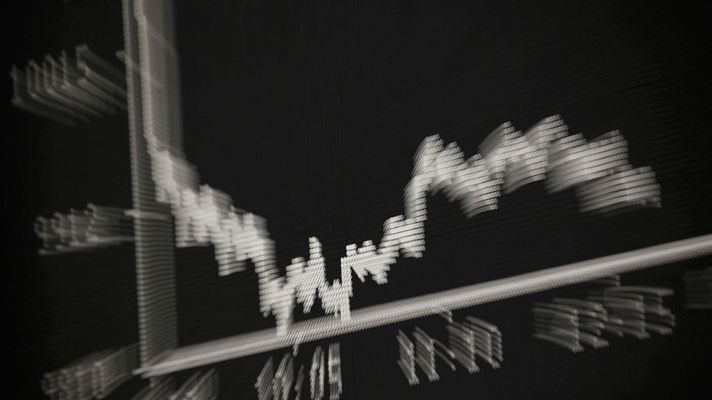 Telediario 1 - Las Bolsas moderan sus caídas tras la suspensión del mecanismo de "cortocircuito" que paraliza las Bolsas chinas