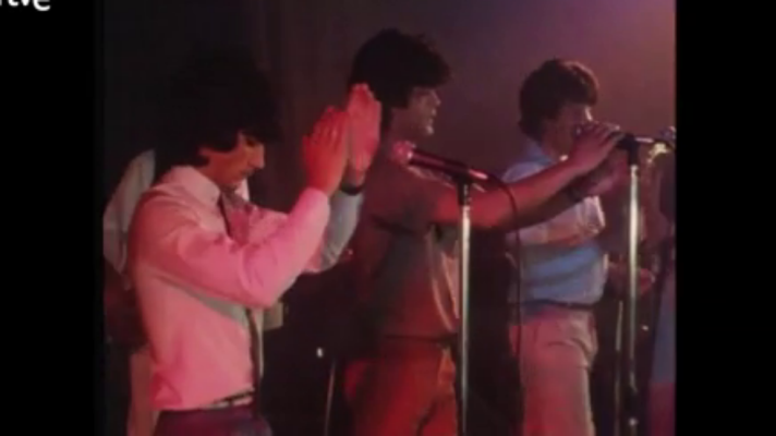 Tatuaje - Con el agua al cuello