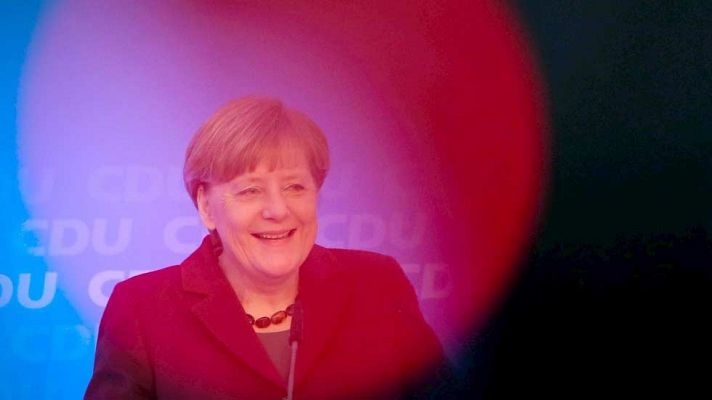 Telediario 1 - Merkel cede a las presiones de la CDU para facilitar la expulsión de los refugiados que cometan delitos