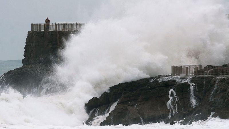 39 provincias españolas, en alerta por viento, lluvias, olas y nevadas