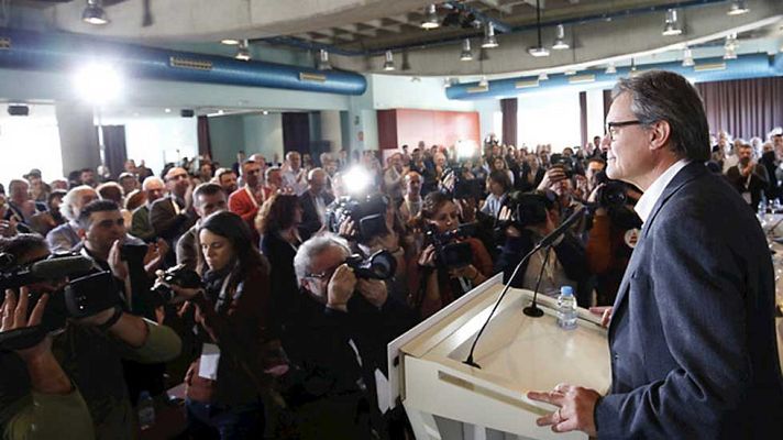Telediario 1 - Artur Mas, a la cúpula de su partido: "Estoy y seguiré estando"