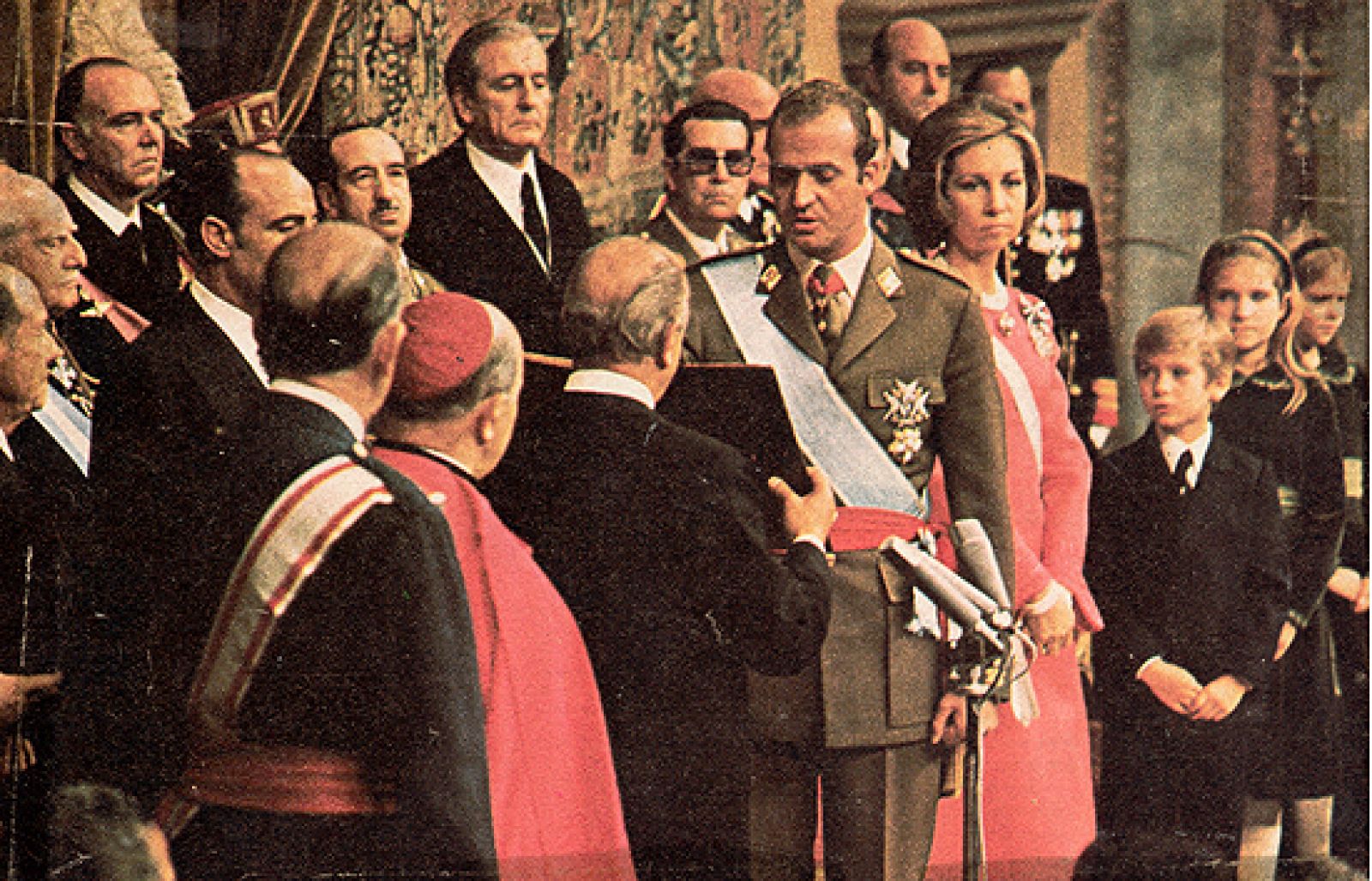 El juramento de Juan Carlos I como rey de España - Fue noticia en el Archivo de RTVE | Ver