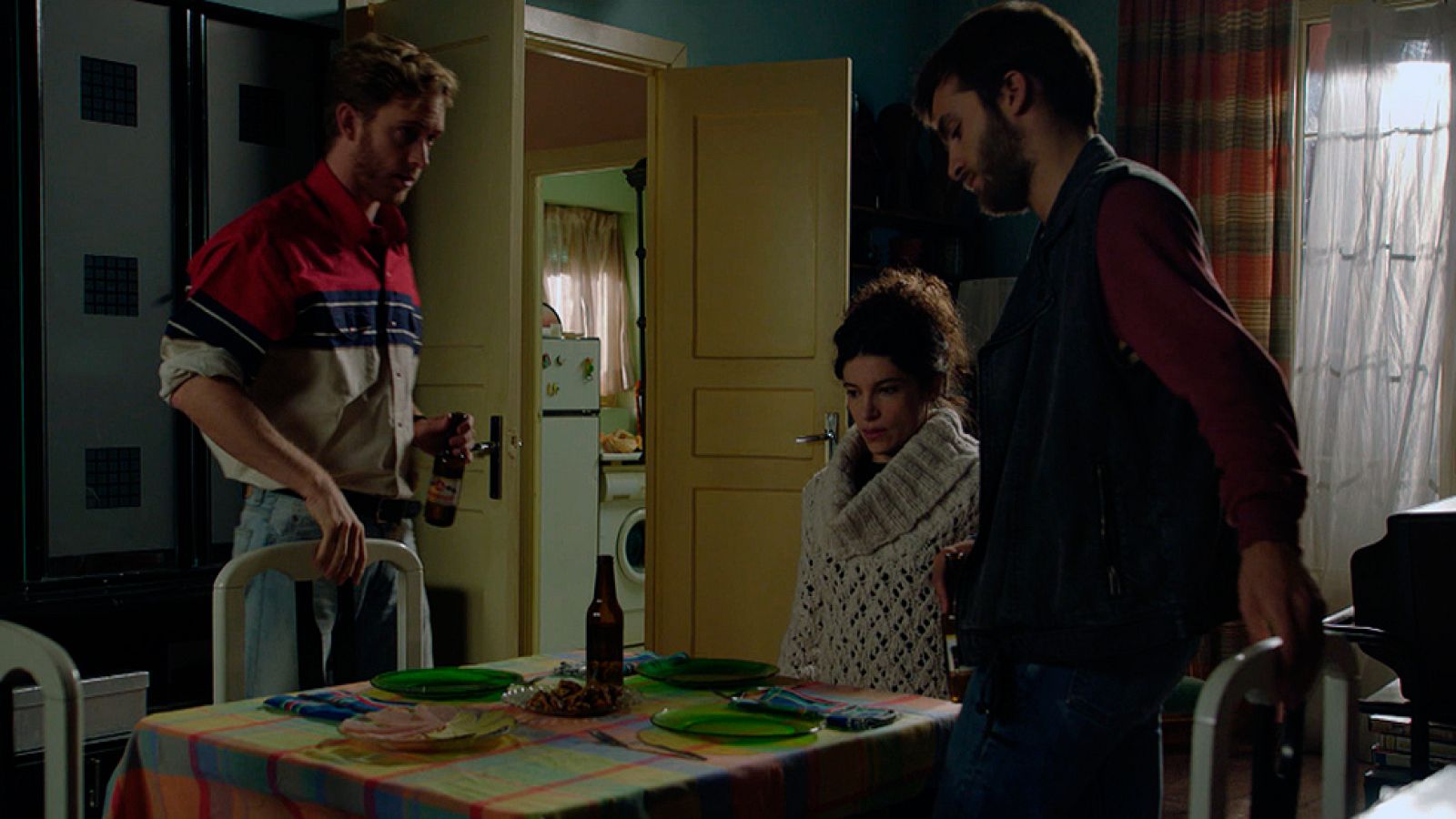 Carlos, Inés y Toni deciden ayudar a sus padres